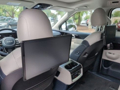 Used 2025 Kia Carnival SX Prestige FWD image 21