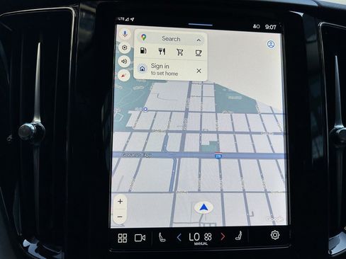 Certified 2025 Volvo XC60 B5 Plus image 28