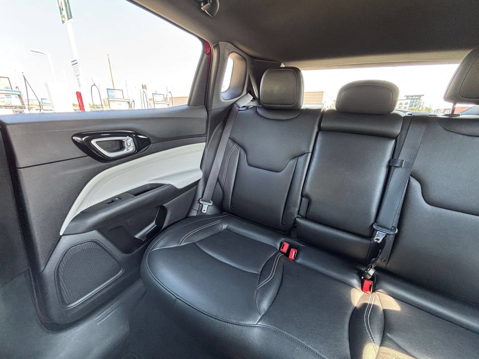 Used 2025 Jeep Compass Limited AWD/4WD image 39