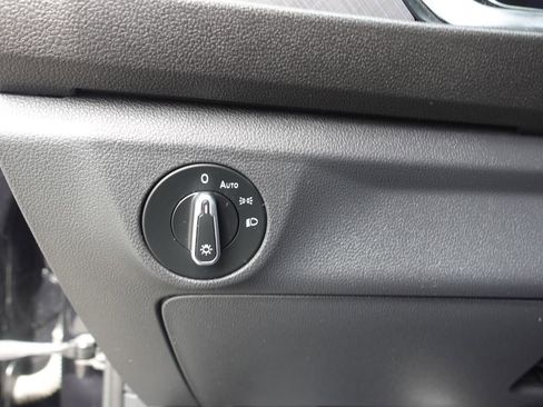 Used 2024 Volkswagen Jetta SE image 17