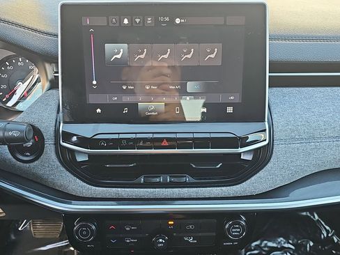 Used 2024 Jeep Compass Sport image 20