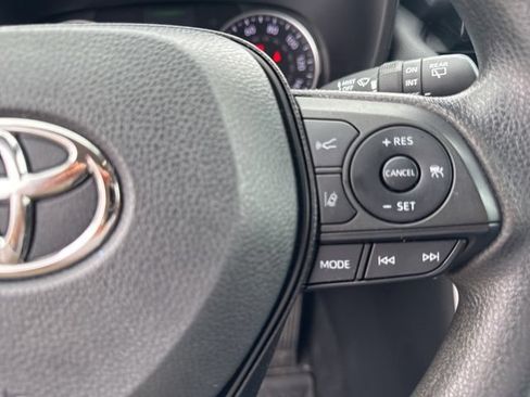 Used 2022 Toyota RAV4 XLE AWD/4WD image 37