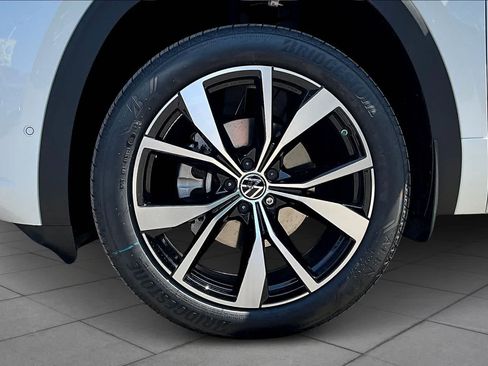 New 2026 Volkswagen Atlas Cross Sport SEL Premium R-Line AWD/4WD image 11