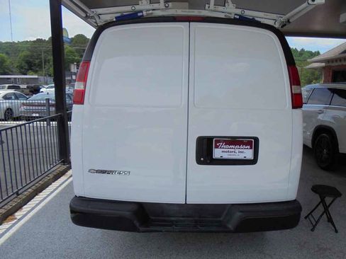 Used 2018 Chevrolet Express 2500 Extended RWD image 4