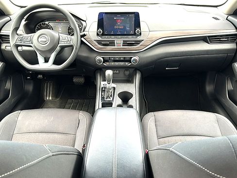Used 2025 Nissan Altima 2.5 SV FWD image 20