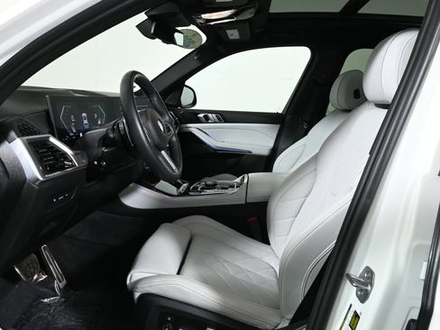 Certified 2024 BMW X5 xDrive40i w/ M Sport Package image 3