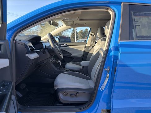 Used 2022 Volkswagen Taos SE w/ Panoramic Sunroof Package image 14