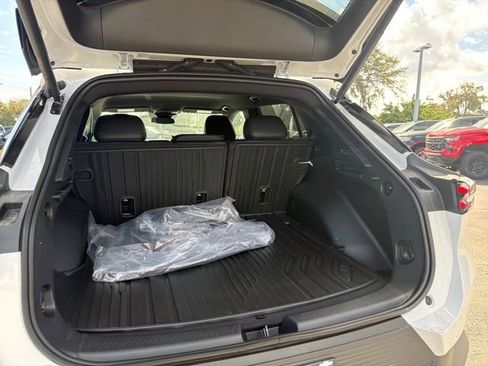 New 2026 Chevrolet Equinox EV LT image 12