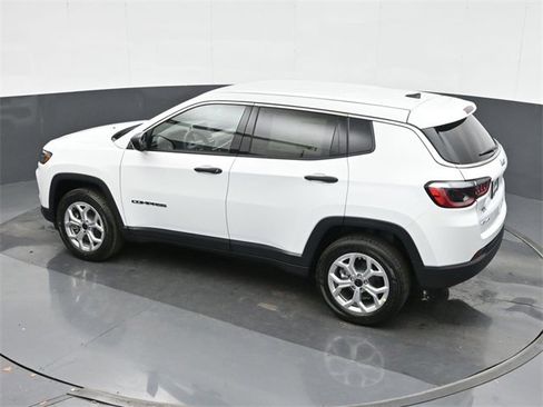 Used 2025 Jeep Compass Sport image 26