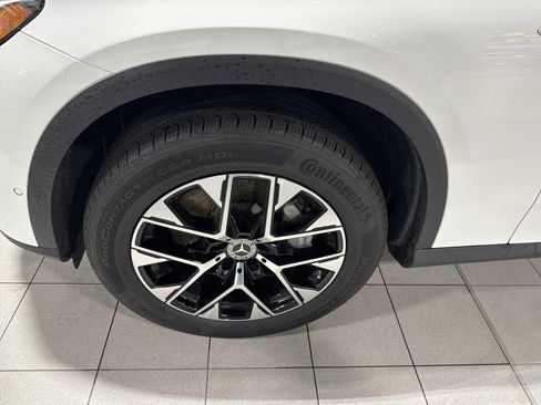 Used 2025 Mercedes-Benz GLC 350e 4MATIC w/ Driver Assistance Package image 9