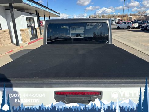 Used 2020 Jeep Gladiator Overland image 17