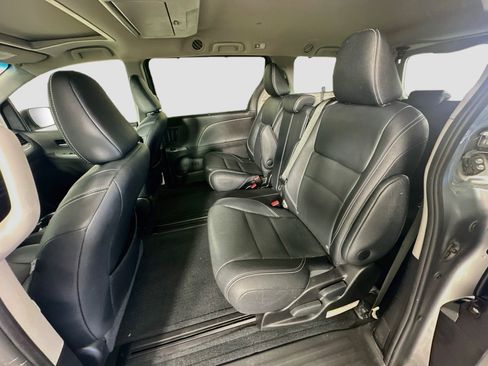 Used 2015 Toyota Sienna SE Premium FWD image 29