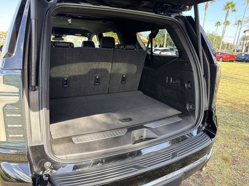 Used 2025 Chevrolet Suburban Premier image 12
