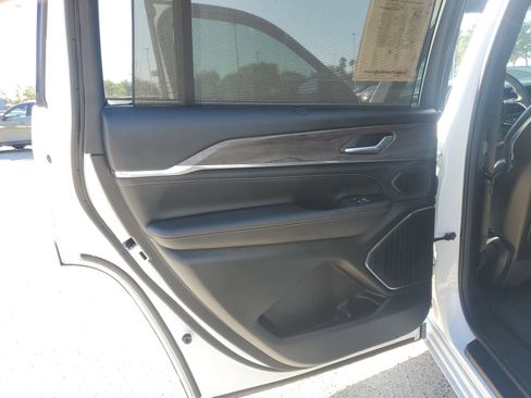 Used 2025 Jeep Grand Cherokee L Overland w/ Luxury Tech Group IV image 13