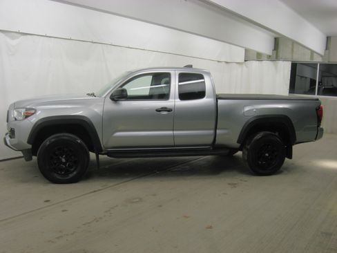 Used 2022 Toyota Tacoma SR w/ SX Package image 20