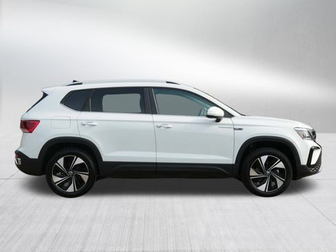 Used 2024 Volkswagen Taos SE AWD/4WD image 8