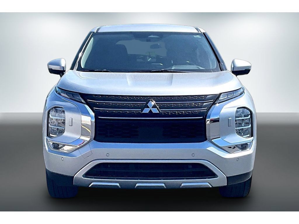 Used 2024 Mitsubishi Outlander SE AWD/4WD image 2