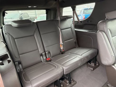 Used 2021 GMC Yukon XL Denali w/ Denali Premium Package image 13