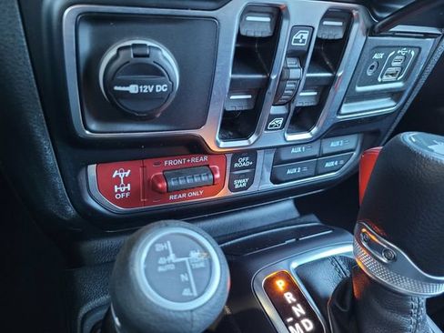 Certified 2025 Jeep Wrangler Unlimited Rubicon 4xe w/ Convenience Group AWD/4WD image 13