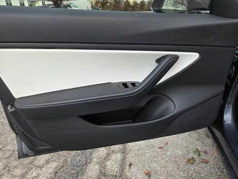 Used 2018 Tesla Model 3 Long Range image 16