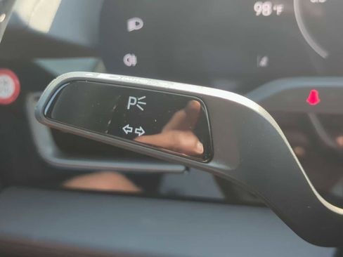 Used 2025 Porsche Taycan image 27