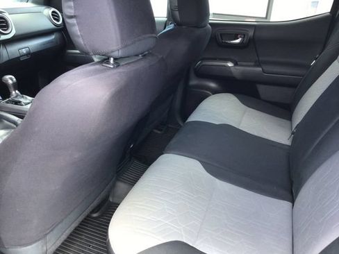 Used 2020 Toyota Tacoma TRD Sport RWD image 41