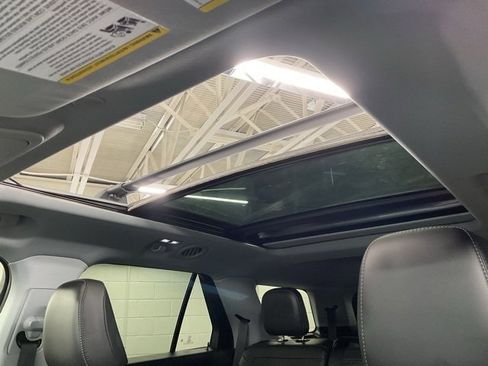 Used 2022 Ford Explorer XLT w/ Equipment Group 202A image 32