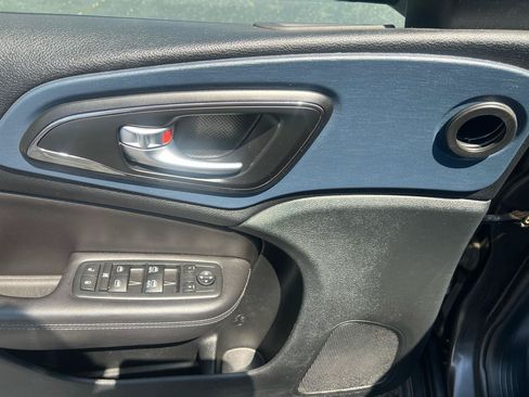 Used 2017 Chrysler 200 S w/ Comfort Group AWD/4WD image 17