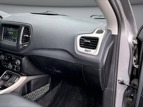 Used 2019 Jeep Compass Latitude w/ Cold Weather Group AWD/4WD image 26
