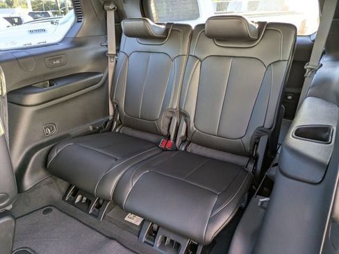 New 2025 Jeep Grand Cherokee L Limited w/ Black Appearance Package image 15