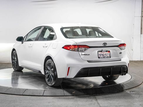 Used 2024 Toyota Corolla SE FWD image 2