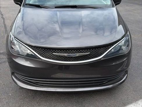 Used 2020 Chrysler Voyager LX FWD image 7