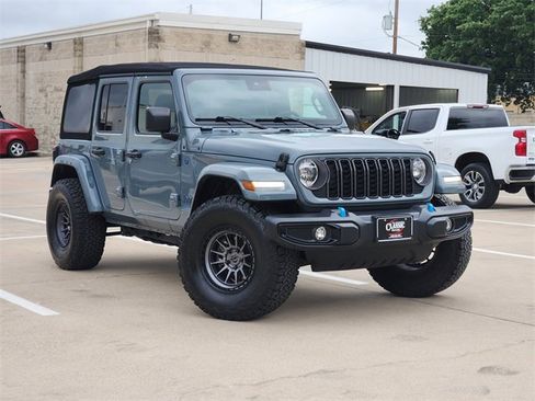 Used 2024 Jeep Wrangler Unlimited w/ Convenience Group AWD/4WD image 2
