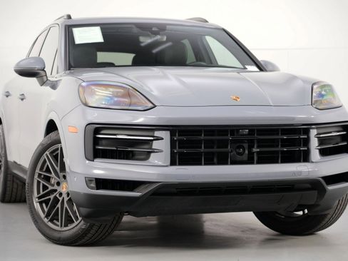 Used 2024 Porsche Cayenne image 4