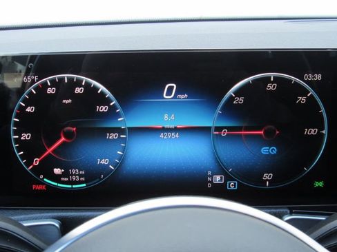 Used 2023 Mercedes-Benz EQB 300 4MATIC image 40