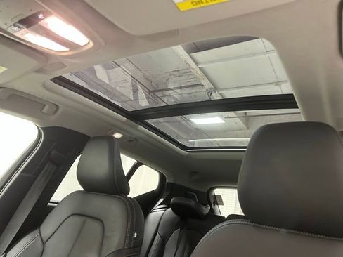 Used 2025 Volvo XC40 B5 Core AWD/4WD image 22