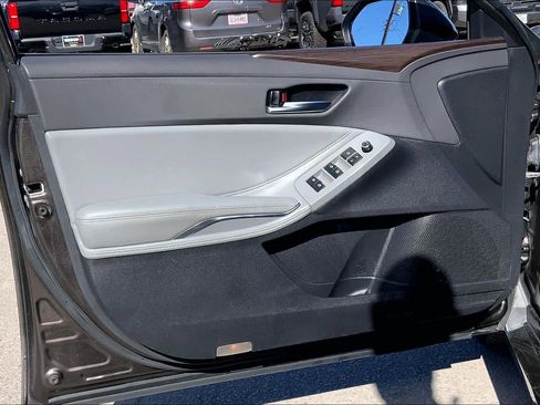 Used 2019 Toyota Avalon XLE image 21