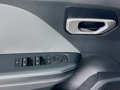 Used 2025 Kia K4 FWD image 18