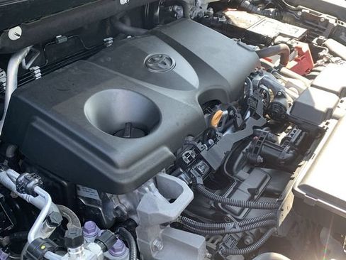 Used 2021 Toyota RAV4 XLE FWD image 16