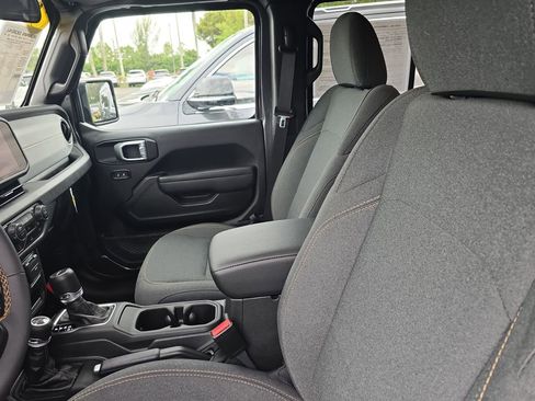 Used 2025 Jeep Gladiator Sport image 28
