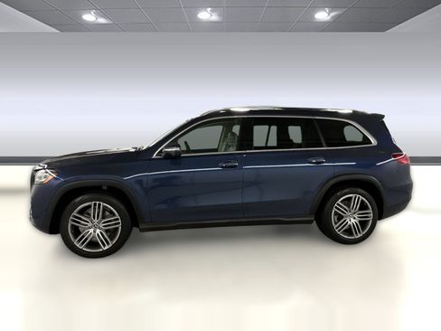 Used 2024 Mercedes-Benz GLS 450 4MATIC image 2
