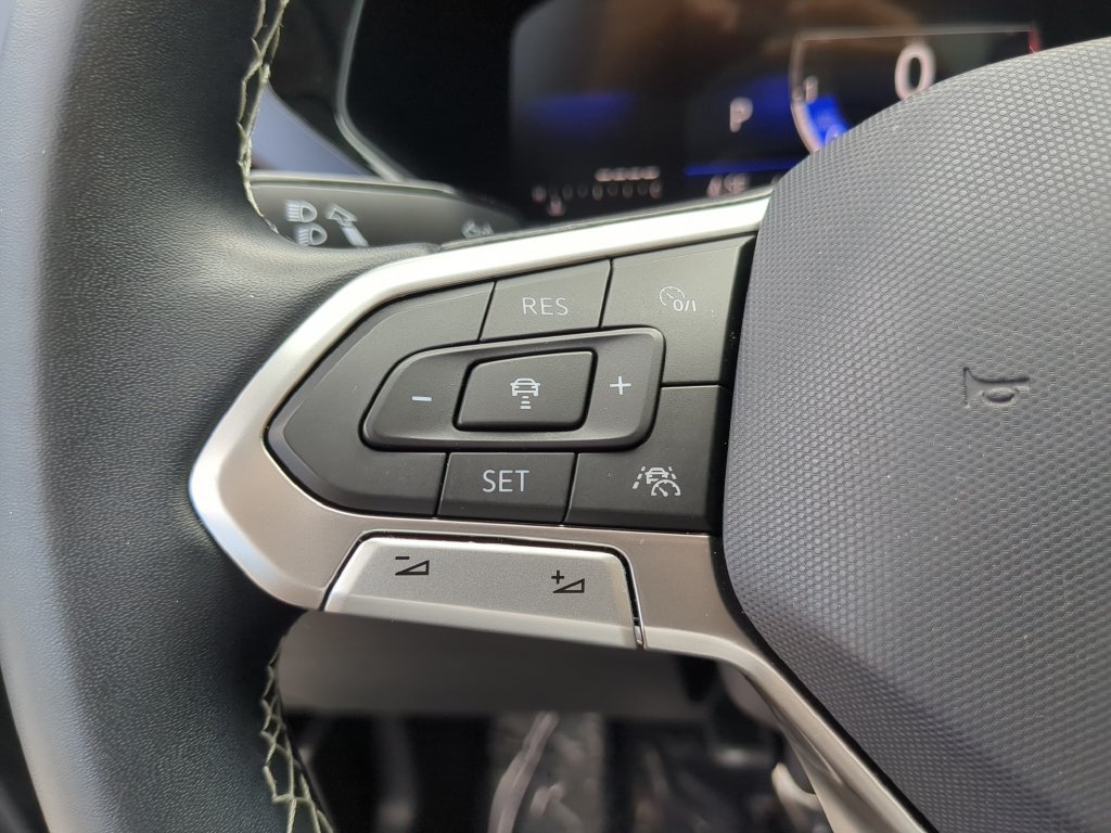 Certified 2023 Volkswagen Taos SE w/ Panoramic Sunroof Package FWD image 28