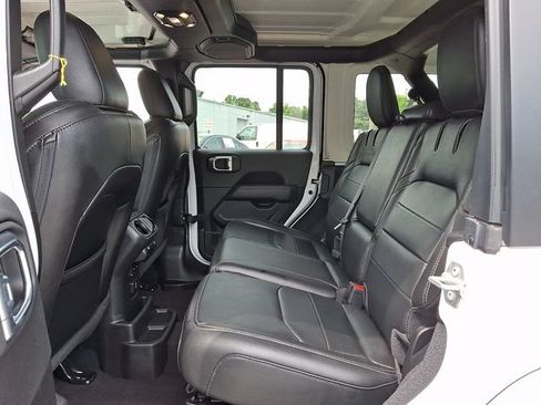 Used 2023 Jeep Wrangler Unlimited Sahara AWD/4WD image 10