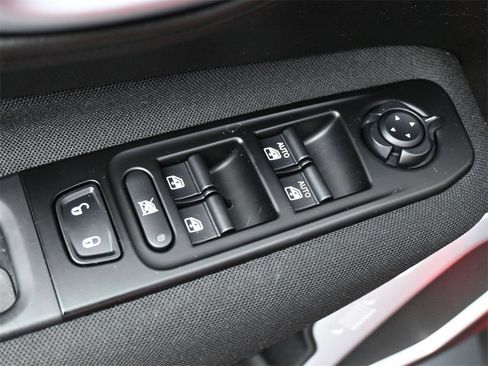 Used 2020 Jeep Renegade Sport image 4