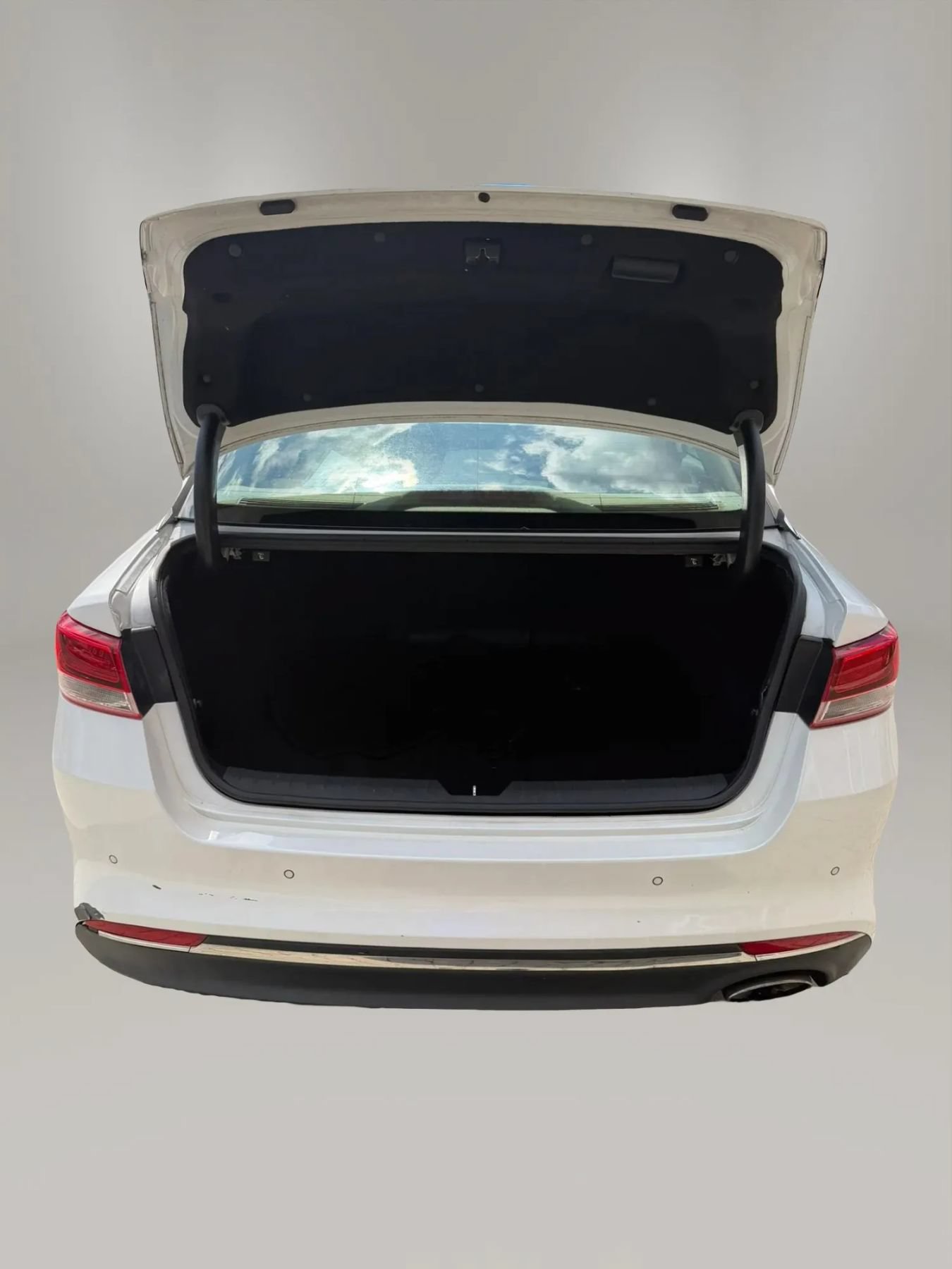 Used 2018 Kia Optima LX w/ 17" Alloy Wheels Package FWD image 9
