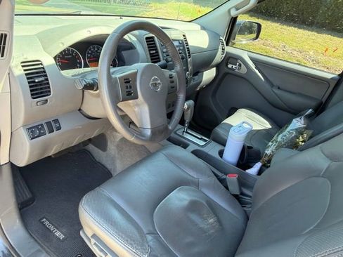 Used 2012 Nissan Frontier SL RWD image 11