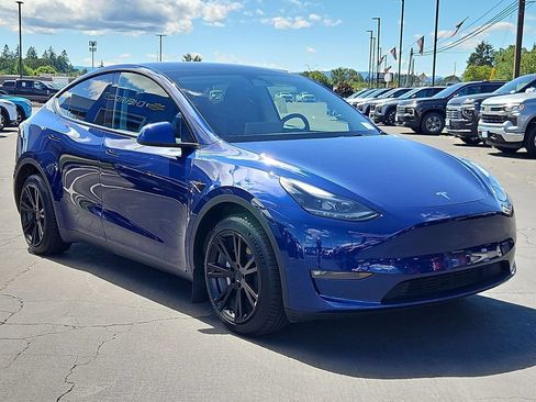 Used 2023 Tesla Model Y Long Range AWD/4WD image 8