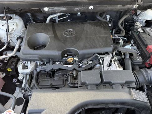 Used 2020 Toyota RAV4 XLE FWD image 33