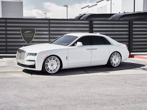 Used 2022 Rolls-Royce Ghost w/ Ghost Package image 6