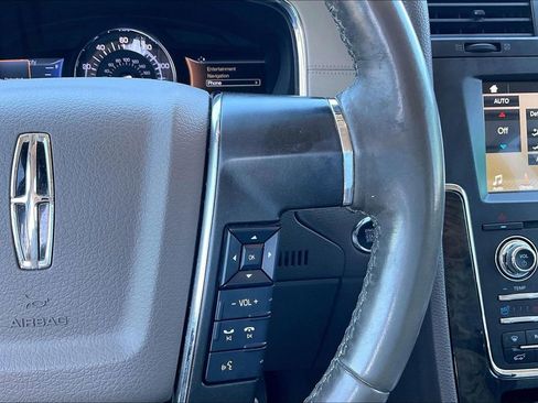Used 2017 Lincoln Navigator Select RWD image 11